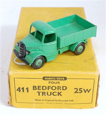 Lot 1914 - A Dinky Toys No. 25W/411 Bedford truck trade...