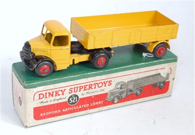 Lot 1923 - A Dinky Toys No.521 Bedford articulated lorry...