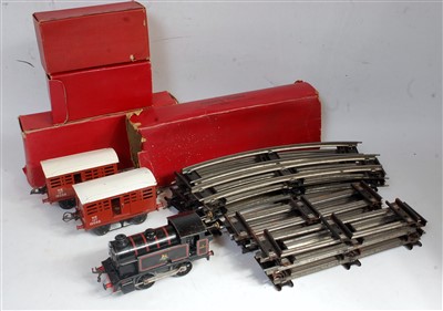 Lot 499 - A collection of Hornby 0 gauge railway items...