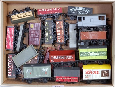 Lot 763 - 25 mixed makes wagons most by Trix, Graham...