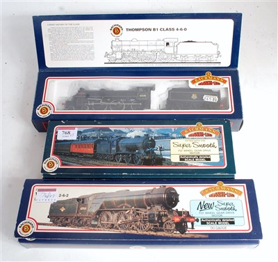 Lot 768 - 3 Bachmann steam locomotives, 31-553A BR lined...