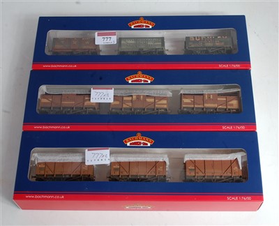 Lot 777 - Bachmann 3 wagon sets, 37-095 Northern PO...