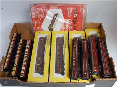 Lot 782 - 4 boxed and 4 unboxed Trix trains HO BR MK1...