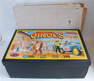 Lot 1420 - Fifteen various boxed Britains Spectacular...