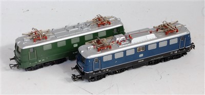 Lot 819 - A Marklin H0 DB blue class E10 electric...