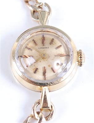 Lot 2505 - A 14ct yellow gold lady's manual wind...