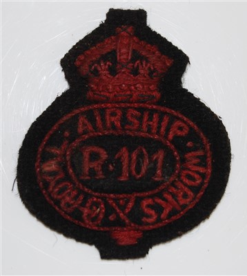 Lot 224 - A Royal Airship Works R101 cloth badge