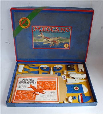 Lot 3156 - A Meccano aeroplane constructor No. 1 gift set,...