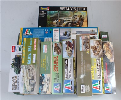 Lot 1510 - Ten various boxed mix scale plastic military...