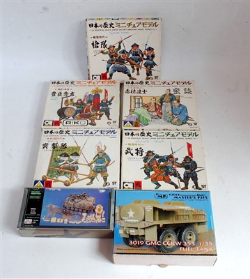 Lot 1511 - Seven various boxed mixed scale military...