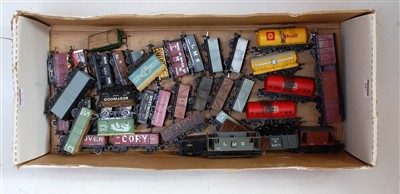 Lot 847 - Box containing 40 goods wagons, mixed makes,...