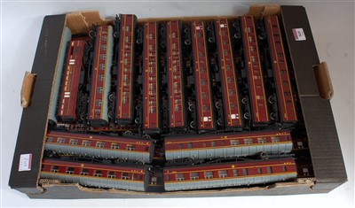 Lot 849 - Tray containing 28 LMS maroon corridor coaches,...