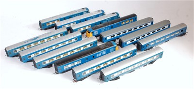 Lot 850 - 13 Triang Hornby Blue Pullman coaches...