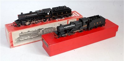 Lot 869 - 2x whitemetal kit built engines and tenders...