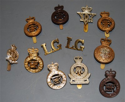 Lot 274 - A small collection of cap badges and insignia,...
