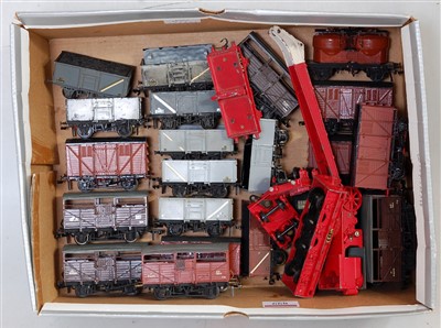 Lot 899 - A Hornby Dublo breakdown crane (no jacks)...