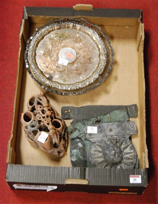 Lot 48 - A small collection of miscellaneous items to...
