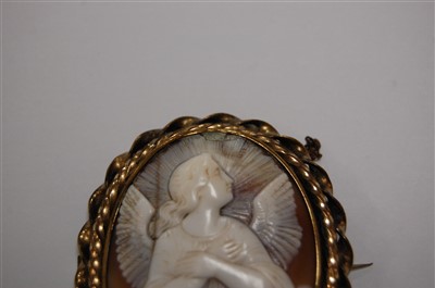 Lot 402 - A Victorian carved shell cameo brooch as a...