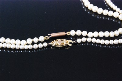 Lot 414 - A cultured and graduated pearl single string...