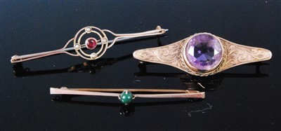 Lot 424 - A circa 1920 9ct gold ruby and seed pearl set...