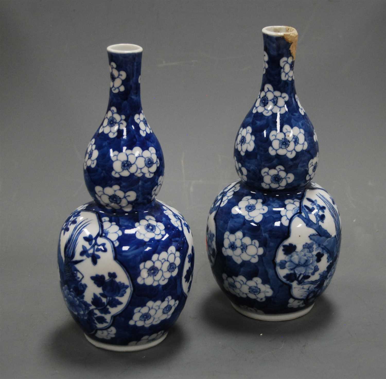 Lot 288 - A pair of Chinese export blue and white double...
