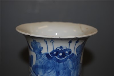 Lot 289 - A pair of Chinese export blue and white beaker...