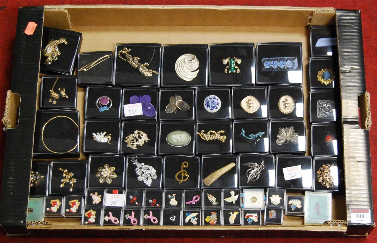 Lot 349 - A box of modern costume jewellery mainly to...