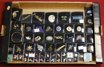 Lot 349 - A box of modern costume jewellery mainly to...
