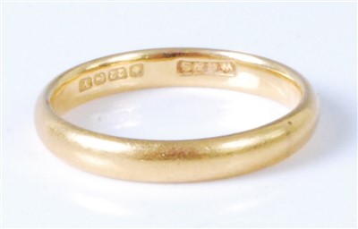 Lot 460 - A 22ct gold wedding band, 3.8g, size M/N