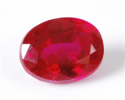 Lot 472 - A loose heat-treated natural ruby, of red...