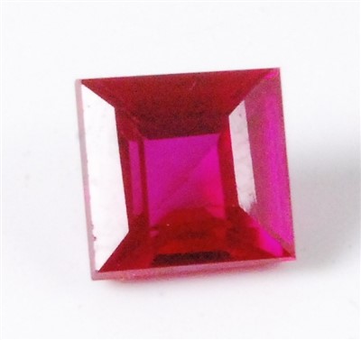Lot 474 - A loose heat-treated natural ruby, of red...