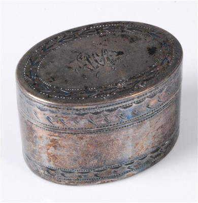 Lot 478 - A George III silver pill-box, of oval form,...