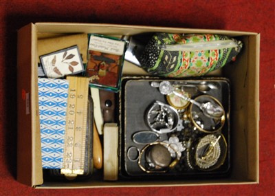 Lot 501 - A box of miscellaneous items to include ladies...
