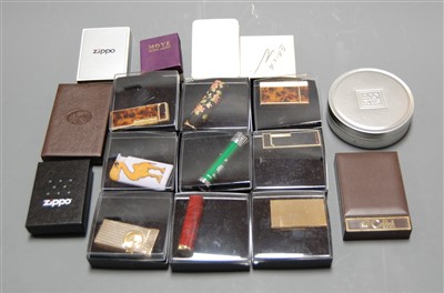 Lot 399 - A box of assorted modern boxed pocket...