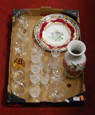 Lot 582 - A box of miscellaneous china and glassware, to...