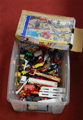 Lot 584 - A box of assorted loose and playworn diecast...