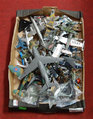 Lot 592 - A box of assorted mainly plastic kit built...