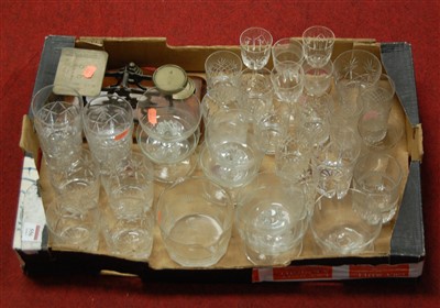 Lot 556 - A box of miscellaneous items to include cut...