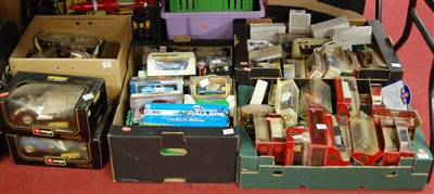 Lot 612 - A large collection of mainly boxed modern...