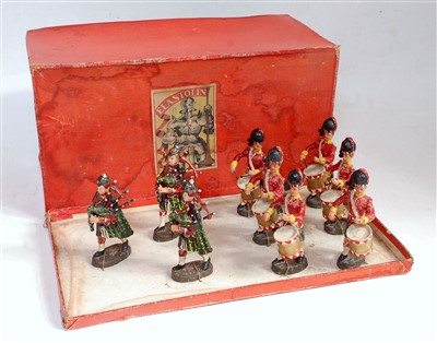 Lot 1150 - A boxed Elastolin 9 piece Highlanders Bandsmen...