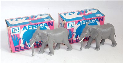 Lot 1152 - A Britains plastic zoo series box No.1310...