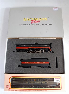 Lot 945 - A Bachmann H0 'Norfolk and Western' black/red...