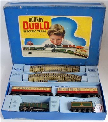 Lot 952 - Hornby Dublo EDP11 passenger train 'Silver...