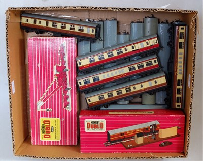 Lot 971 - Sixteen Hornby - Dublo unboxed coaches, a TPO...