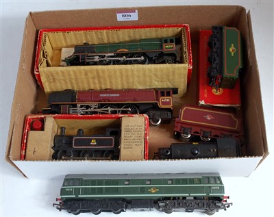 Lot 806 - Tray containing boxed Triang R53 green...