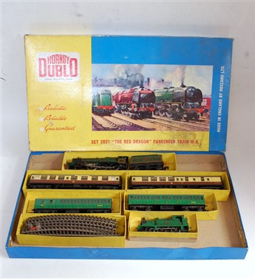 Lot 816 - Tray containing Hornby Dublo 2021 'The Red...