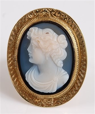 Lot 2526 - A yellow metal oval hardstone cameo ring,...