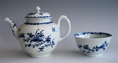 Lot 1032 - A Worcester porcelain feather moulded teapot...