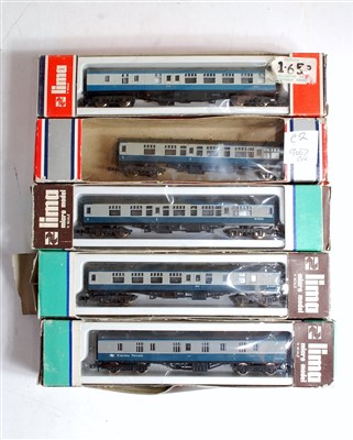 Lot 977 - 5 Lima N gauge BR Mk1 coaches, all rail...