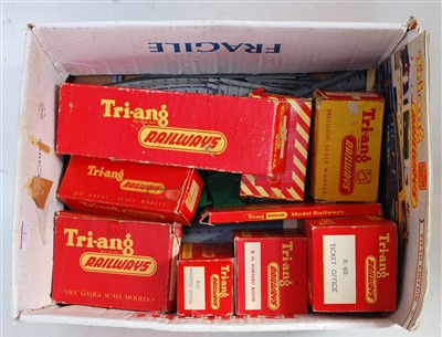 Lot 987 - Box containing boxed Triang R54 TC series...